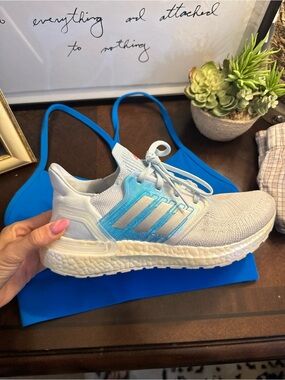 adidas Women’s Light Gray Knit Running Shoes with Blue Accent